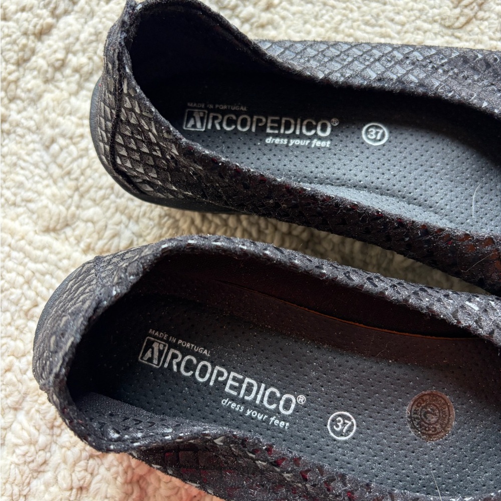Arcopedico Black Textured Slip-On Ballet Flats - Picture 4 of 4